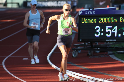 Teresa Vaill out to an early lead over Joanne Dow at the 20K Women's Race Walk Nationals