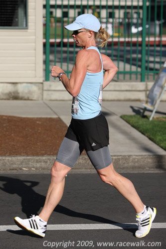 Joanne Dow cruising in 2nd at the 20K Women's Race Walking Nationals